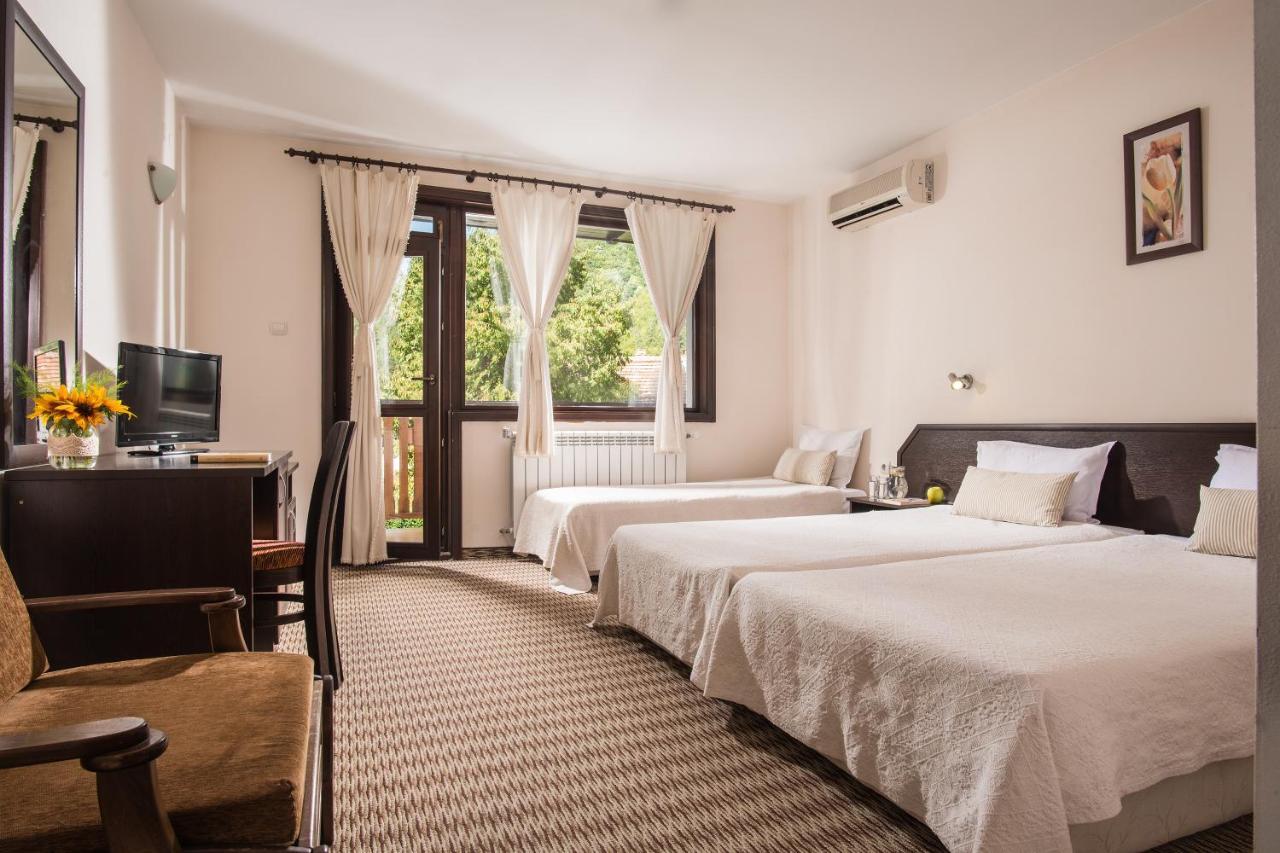 Family Hotel Bile Beli Osŭm Eksteriør bilde