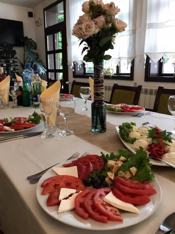 Family Hotel Bile Beli Osŭm Eksteriør bilde