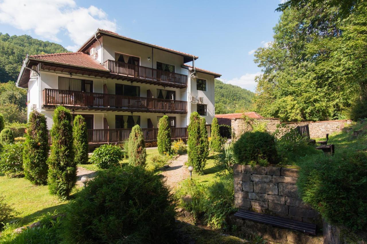 Family Hotel Bile Beli Osŭm Eksteriør bilde
